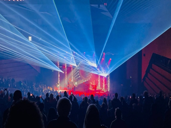 27.02.25 · Stage during show