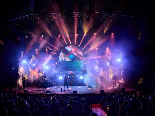 26.03.24 · Stage during show