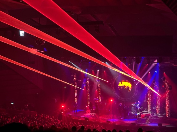 27.02.25 · Stage during show